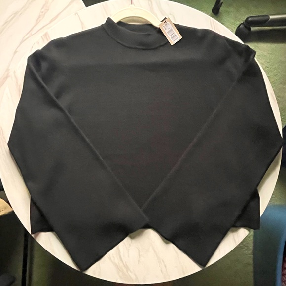 ✨NWT✨ RW&CO. Flare Sleeve Top - Picture 1 of 7